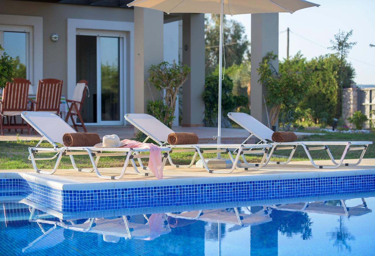 Evergreen Seaside With Private Pool *